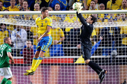 Mikael Lustig, Sverige har läge framför David Forde,