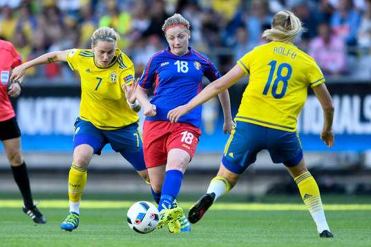 Sveriges Lisa Dahlkvist och Fridolina Rolfö och Moldaviens