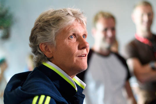 Förbundskapten Pia Sundhage blir intervjuad på en