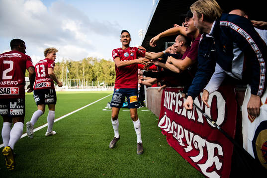 Örgrytes Fredrik Zanjanchi jublar