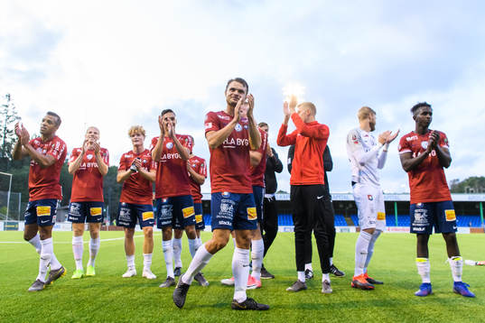 Örgrytes Hannes Sahlin tackar publiken