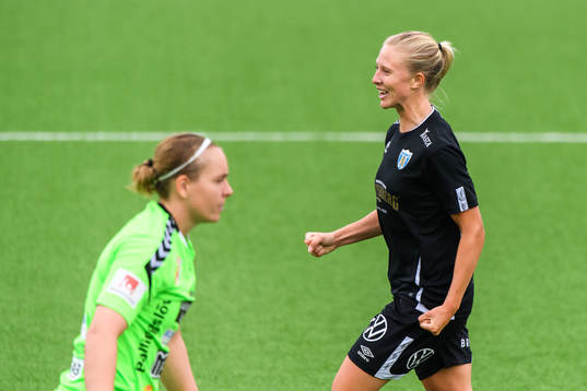 Kristianstads målvakt Brett Elizabeth Maron deppar medan