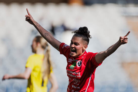 KIF Örebros Wilma Sjöholm jublar